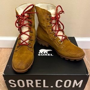 EUC Sorel Phoenix Short Lace Cozy bootie in Elk waterproof suede, shearling, 9.5